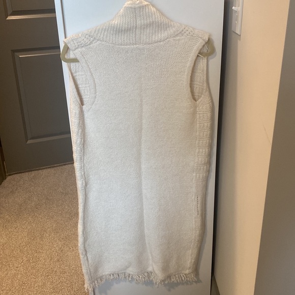 Sincerely Jules Sleeveless Sweater Cardigan - Picture 2 of 4